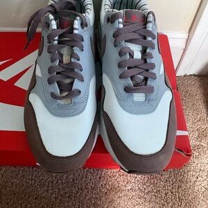Nike Men’s Athletic Shoes Gray Brown with Red Accent